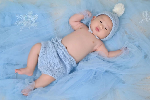 摸孕妇肚子沾喜气